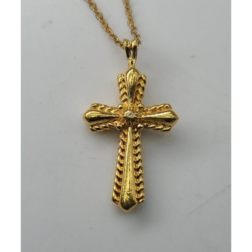 Vintage Avon Genuine Round Garnet Gold-Tone Textured Cross Necklace 17.5" - Picture 5 of 8